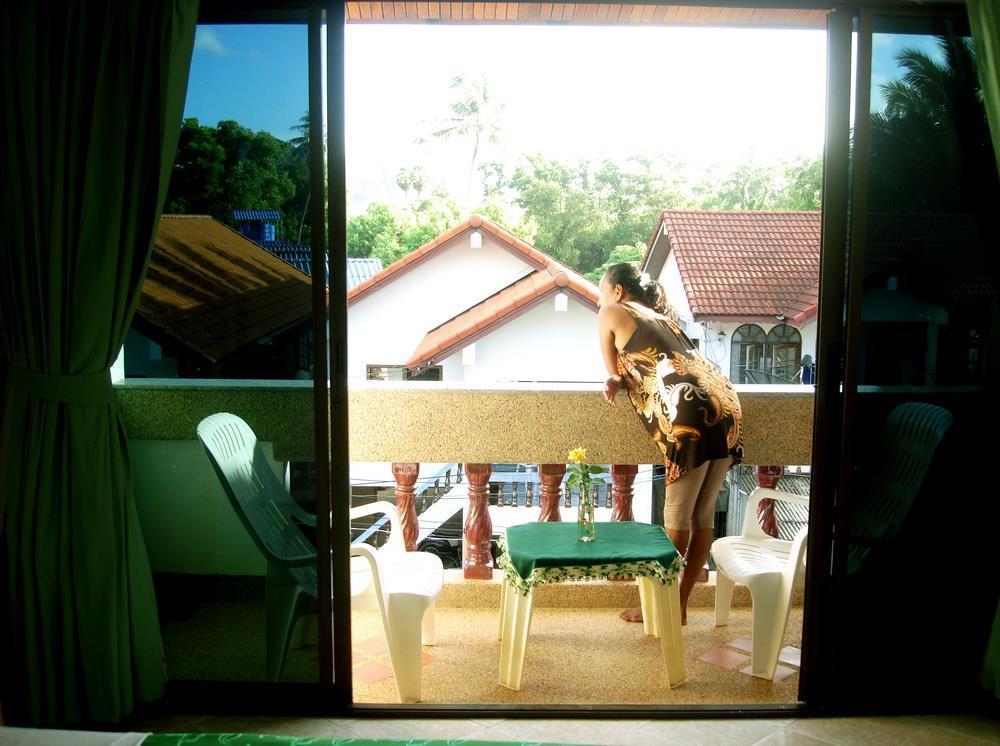 Waree'S Guesthouse Phuket Bagian luar foto