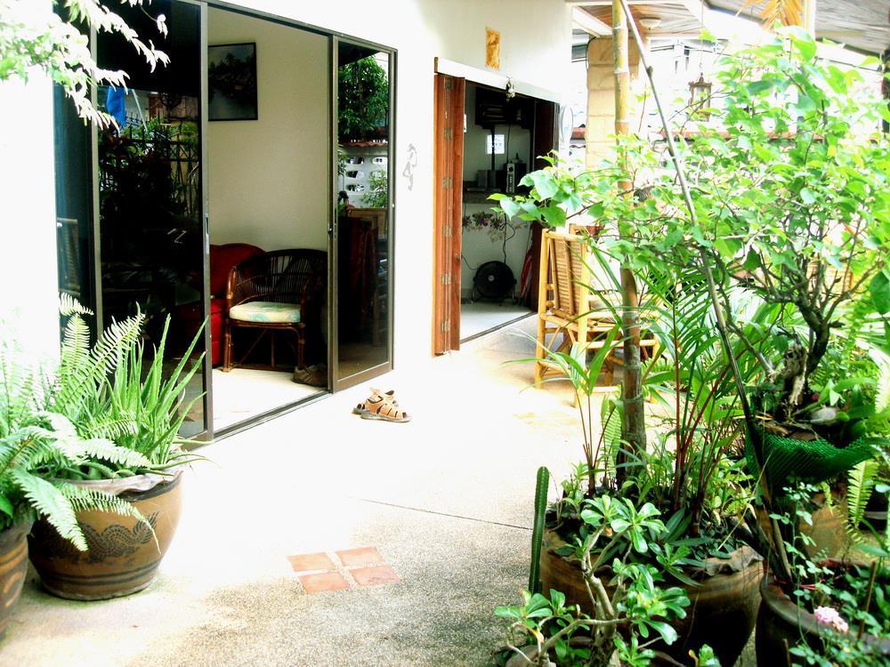 Waree'S Guesthouse Phuket Bagian luar foto